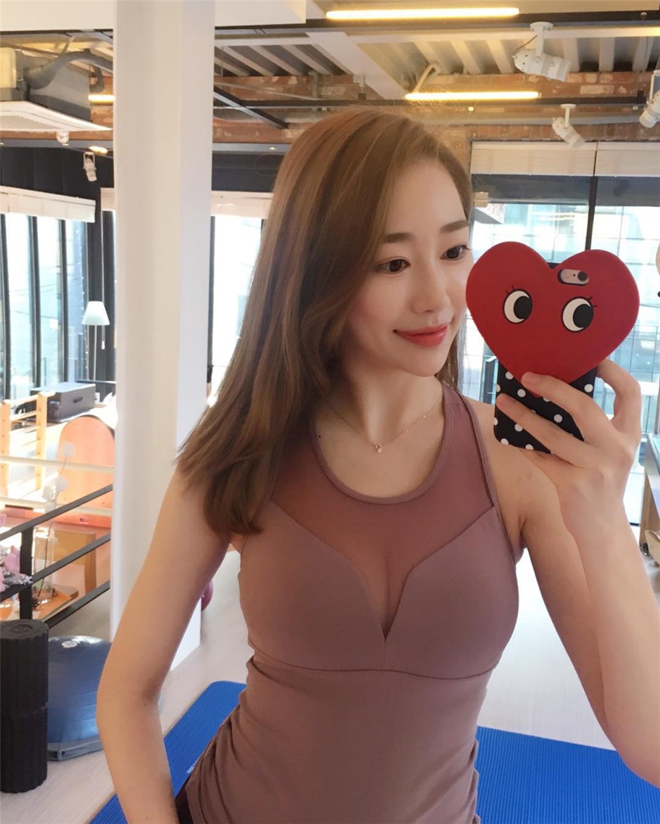 韩国瑜伽女神朴智英私房图片