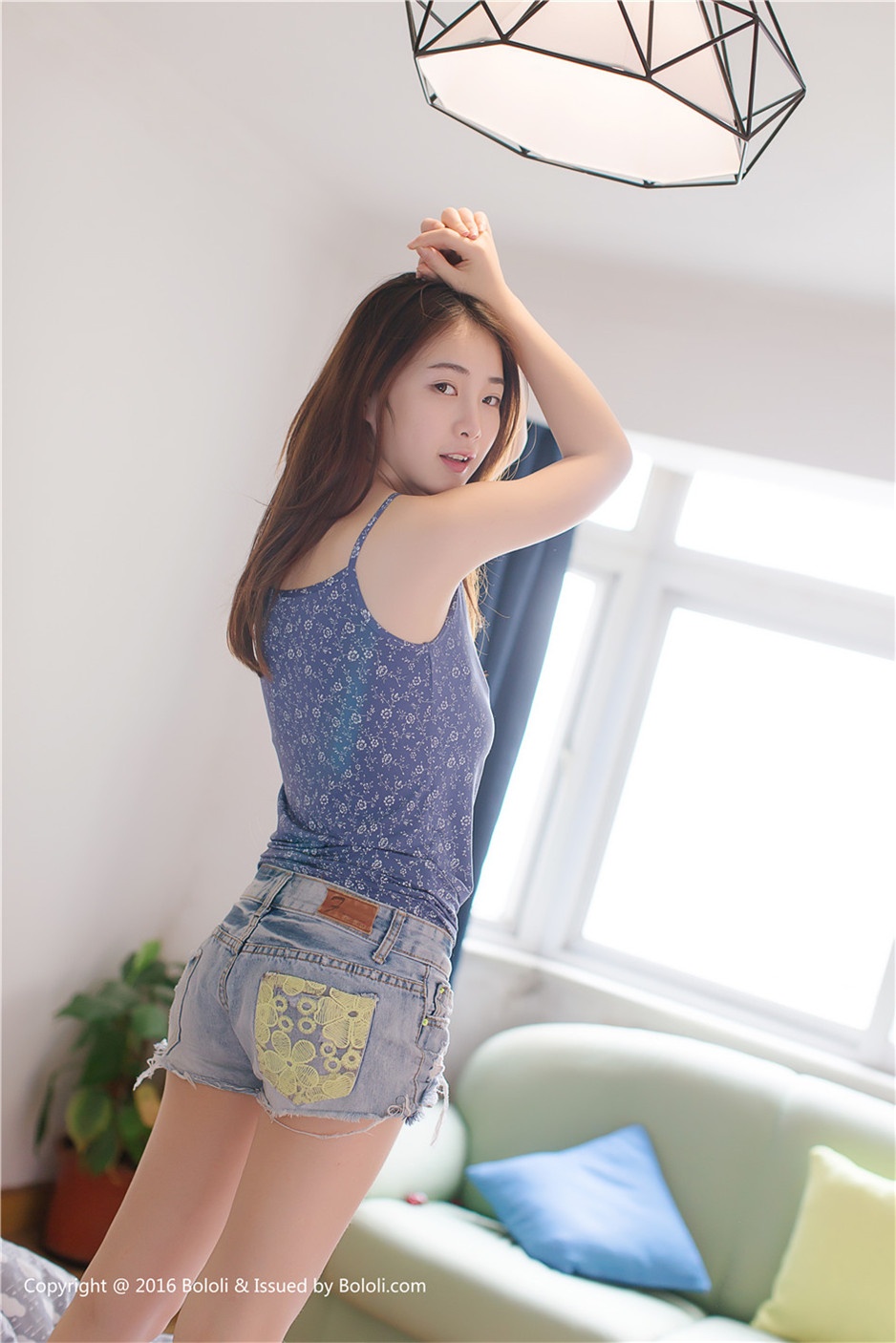 白嫩清纯妹子沈欣雨居家写真图