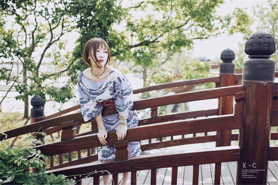 清纯嫩模吴嘉宝浴室内衣私房诱惑写真