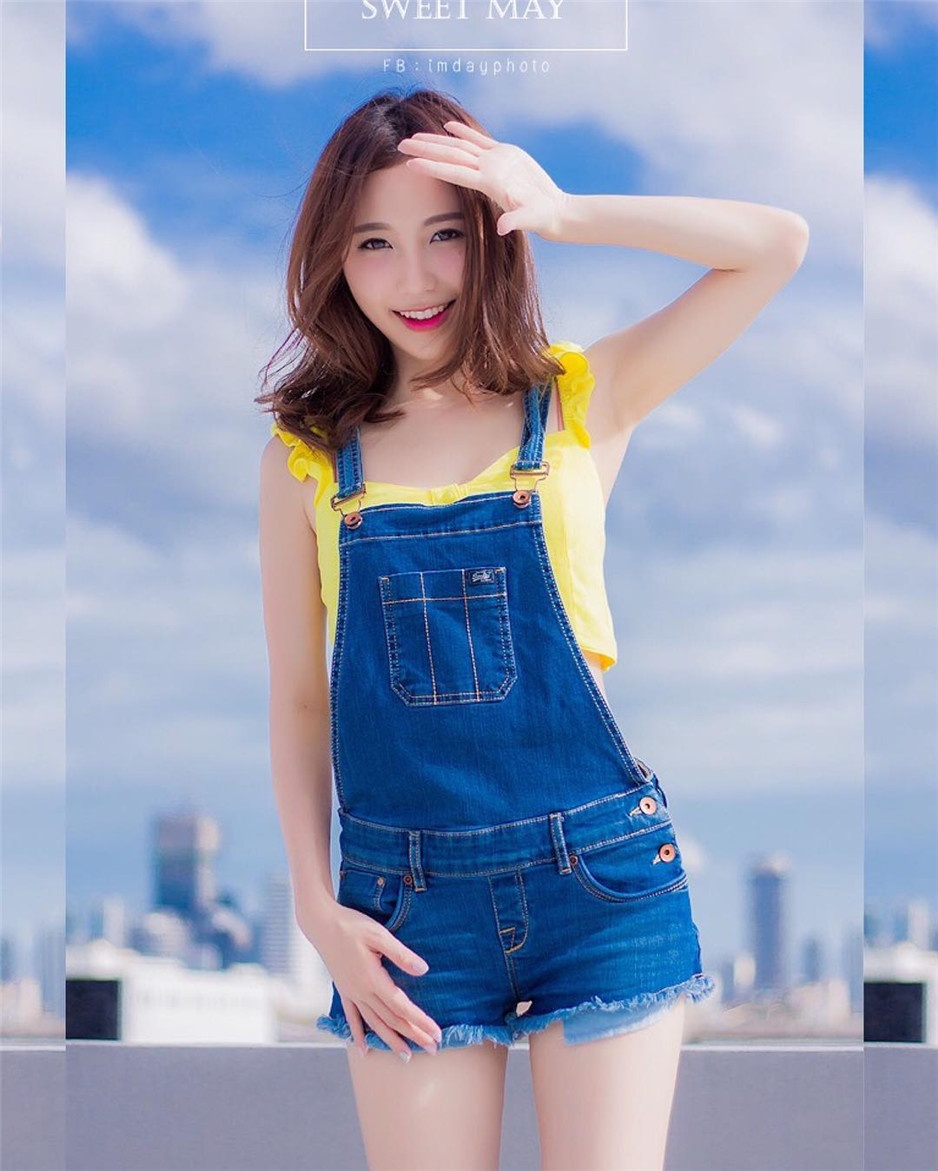 泰国养眼气质美女海滩清凉可爱写真