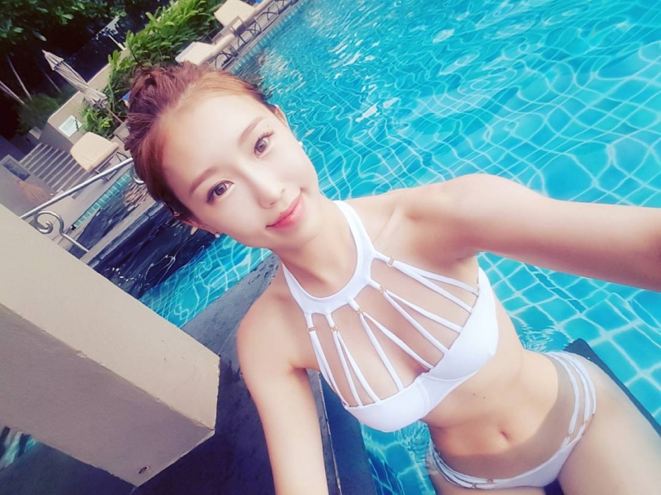 韩国美女模特金亚凛性感美照