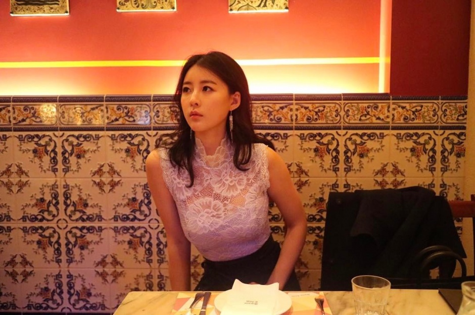 御姐型美女黄雅英优雅气质私拍照