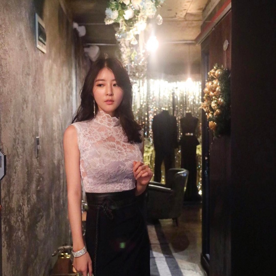 御姐型美女黄雅英优雅气质私拍照