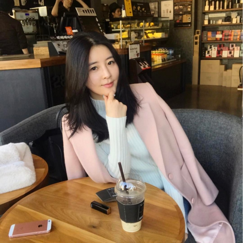 御姐型美女黄雅英优雅气质私拍照