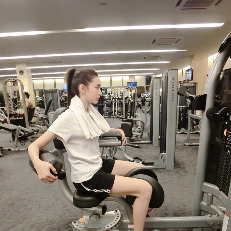 极品气质美女程爱玲精选养眼图片