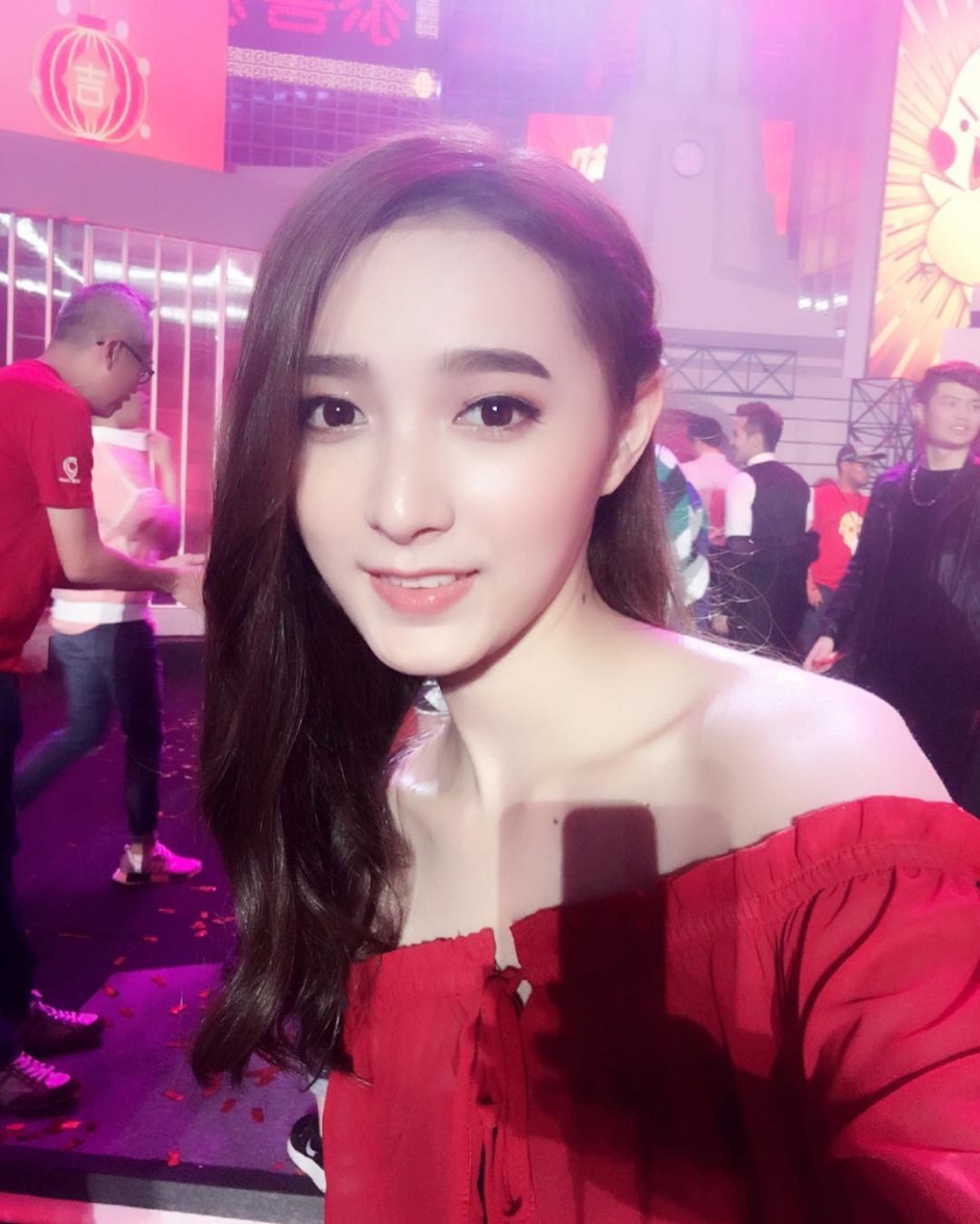极品气质美女程爱玲精选养眼图片