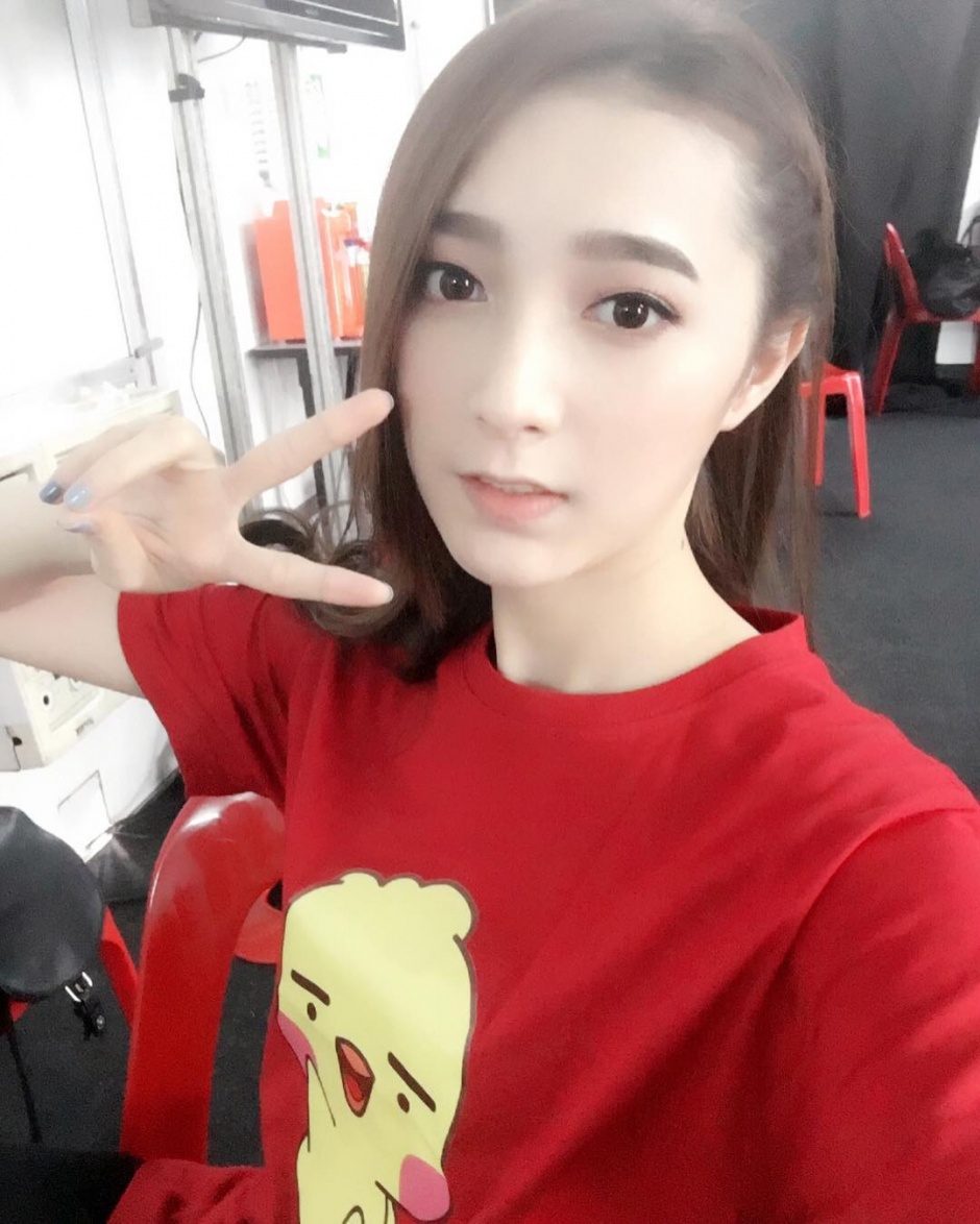 极品气质美女程爱玲精选养眼图片