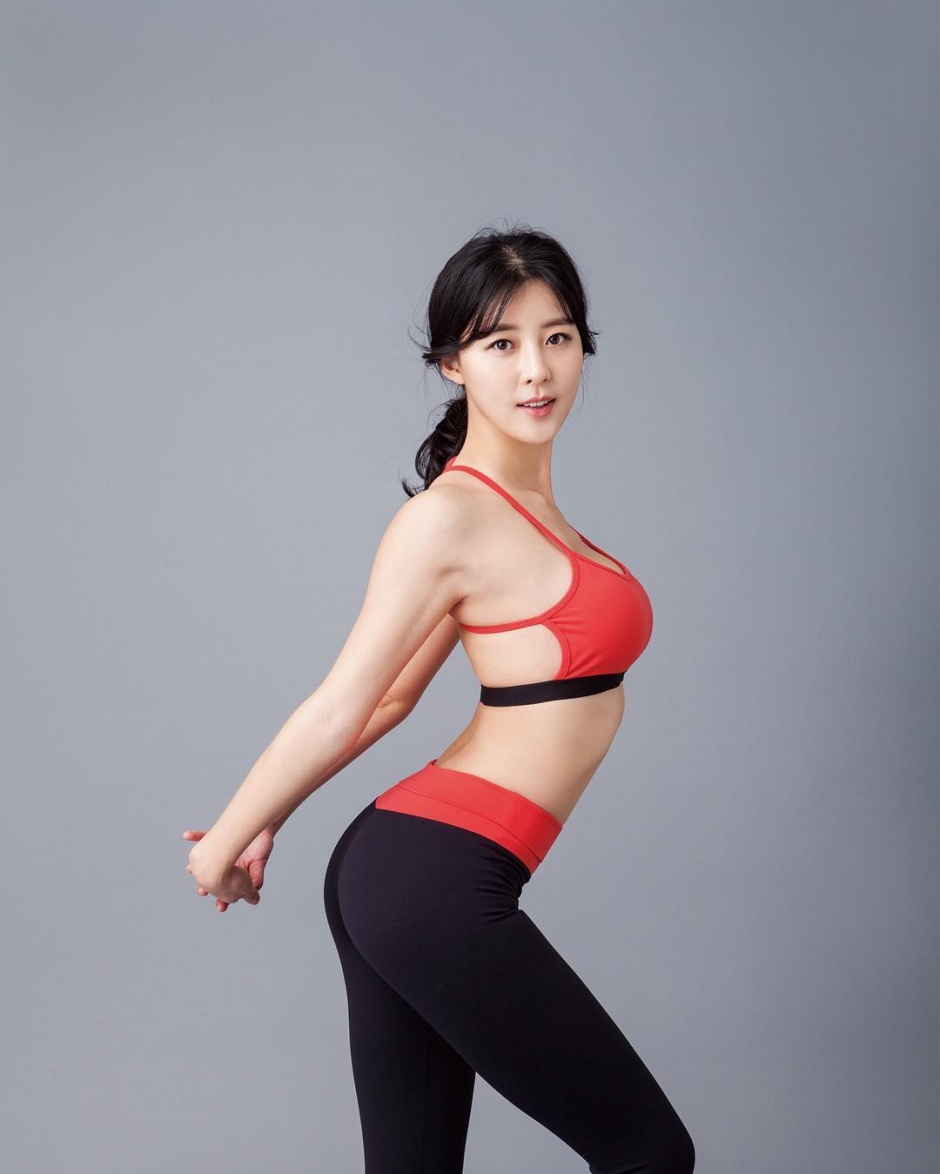 御姐型美女黄雅英优雅气质私拍照