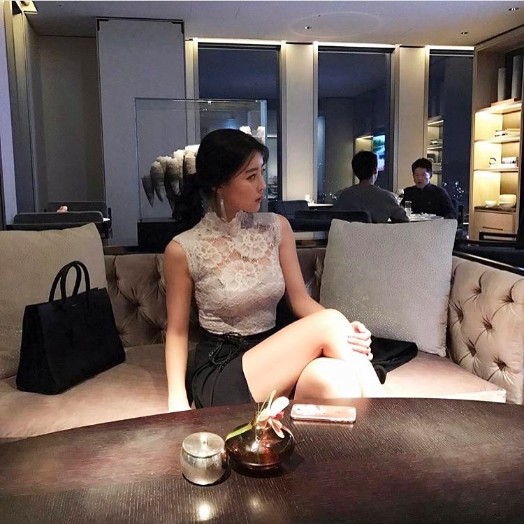 御姐型美女黄雅英优雅气质私拍照