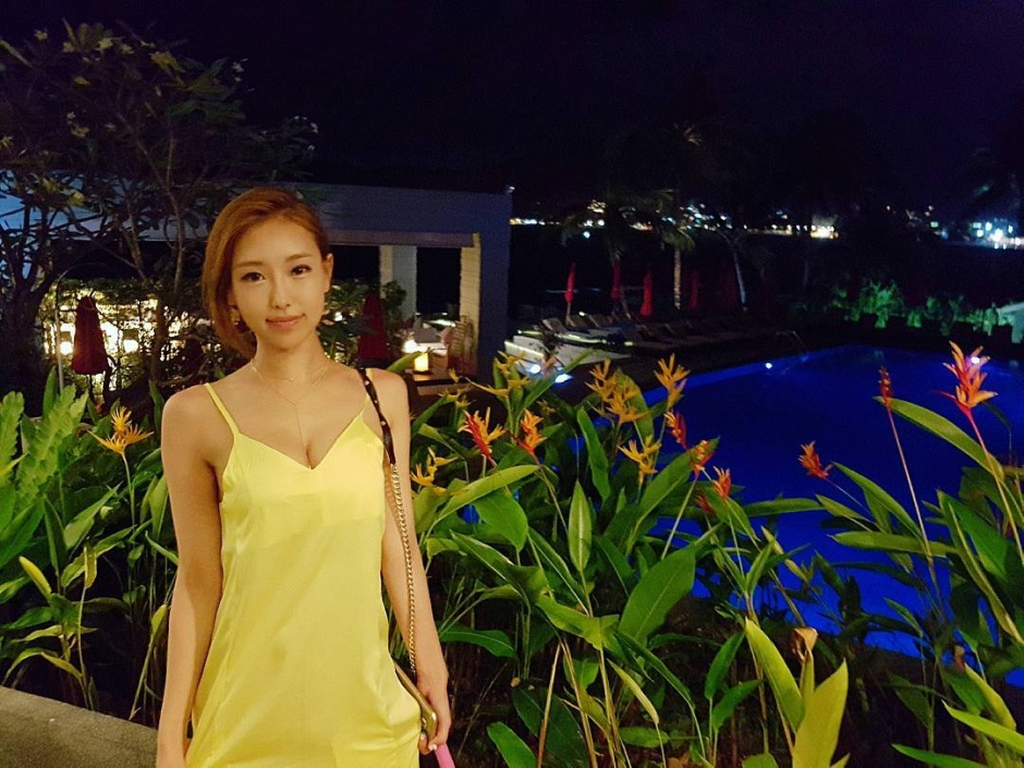 韩国美女模特金亚凛性感美照