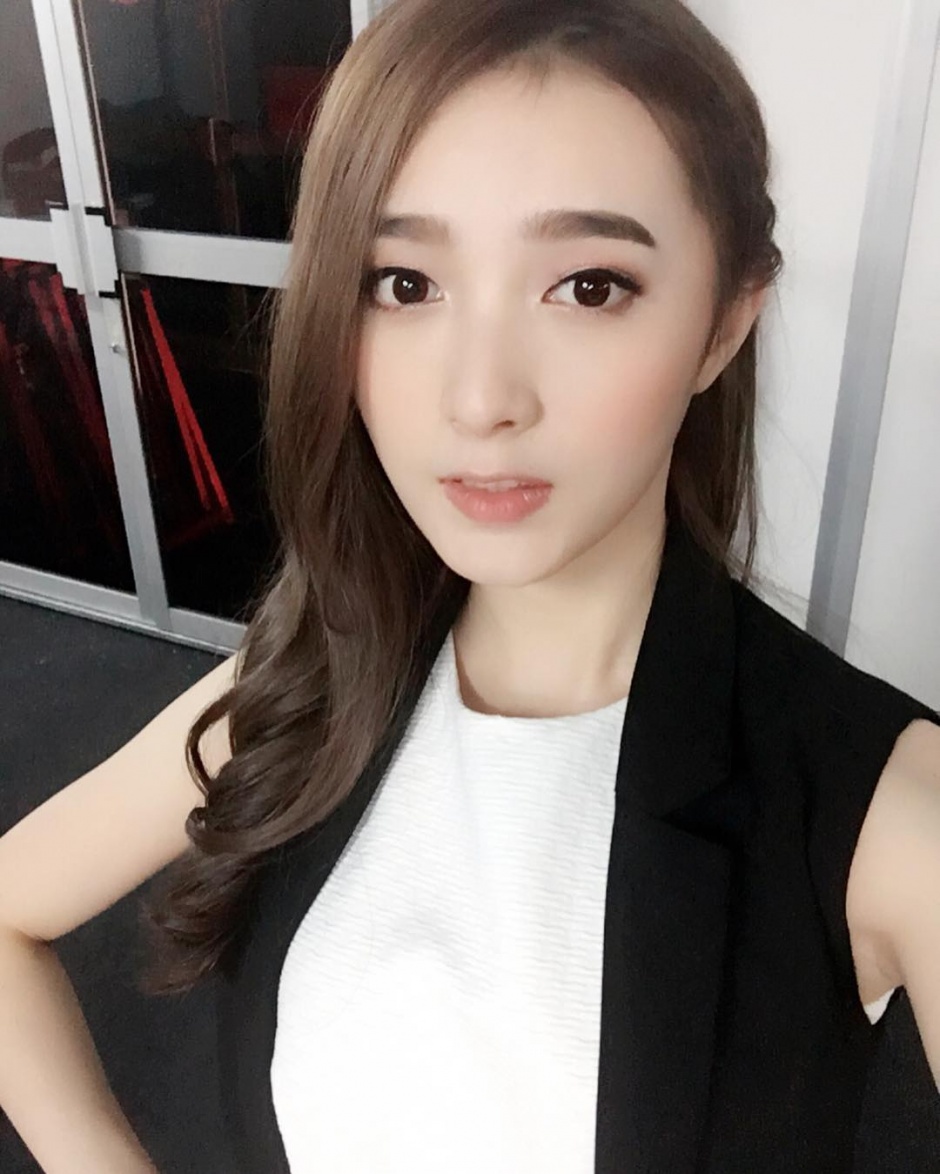 极品气质美女程爱玲精选养眼图片