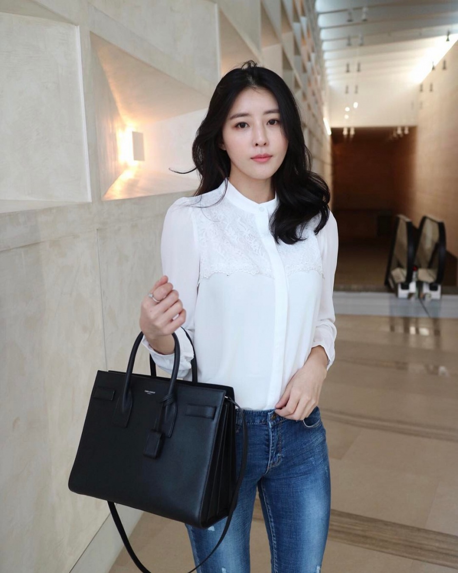 御姐型美女黄雅英优雅气质私拍照