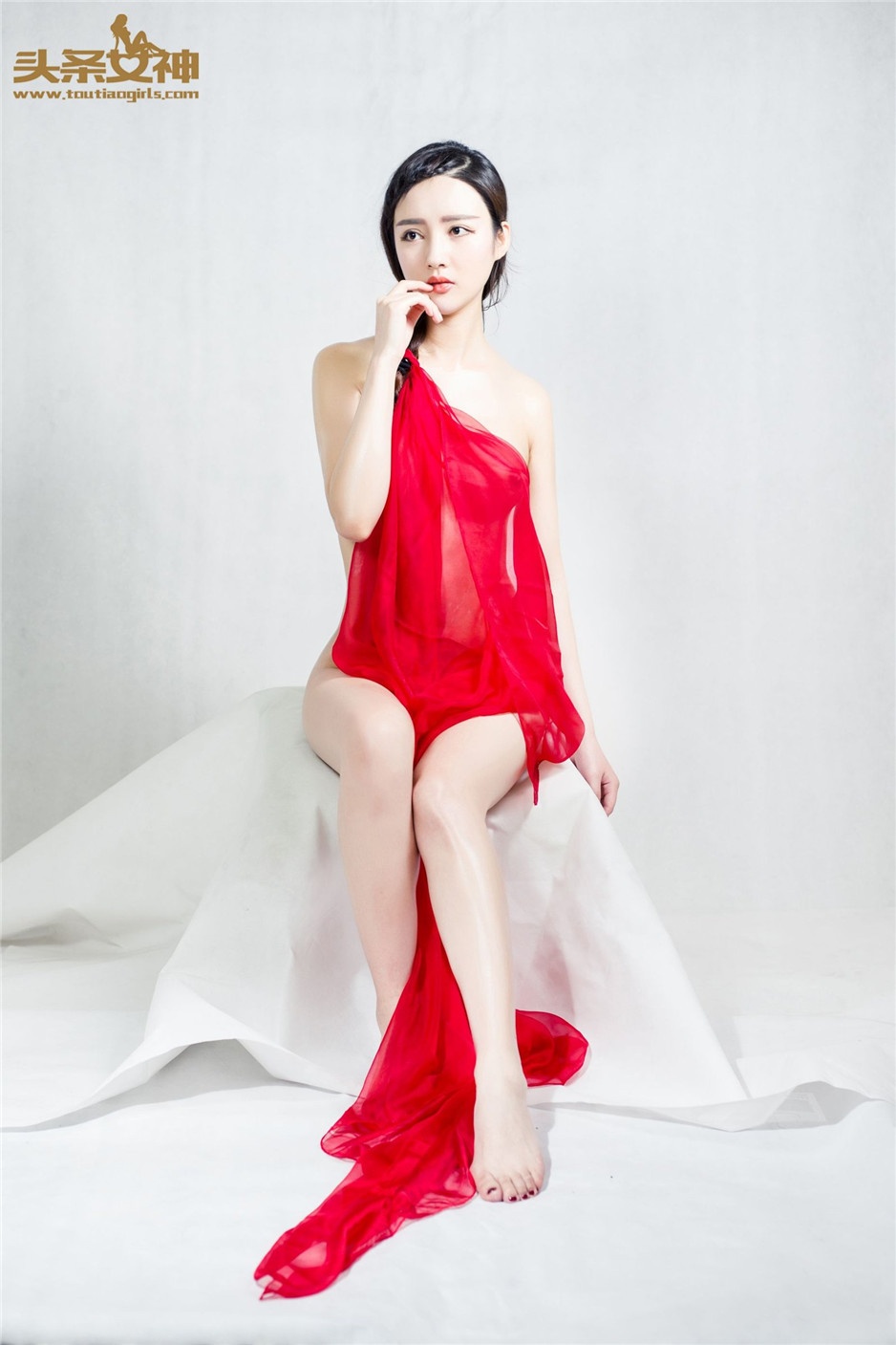 中国美女郭婷婷透明薄纱人体艺术图片