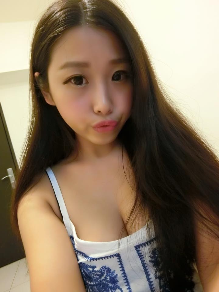 90后小美女陈易萱私拍美照图片