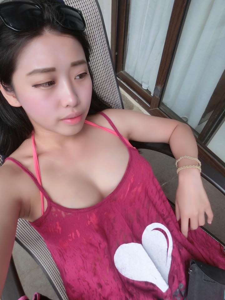 90后小美女陈易萱私拍美照图片