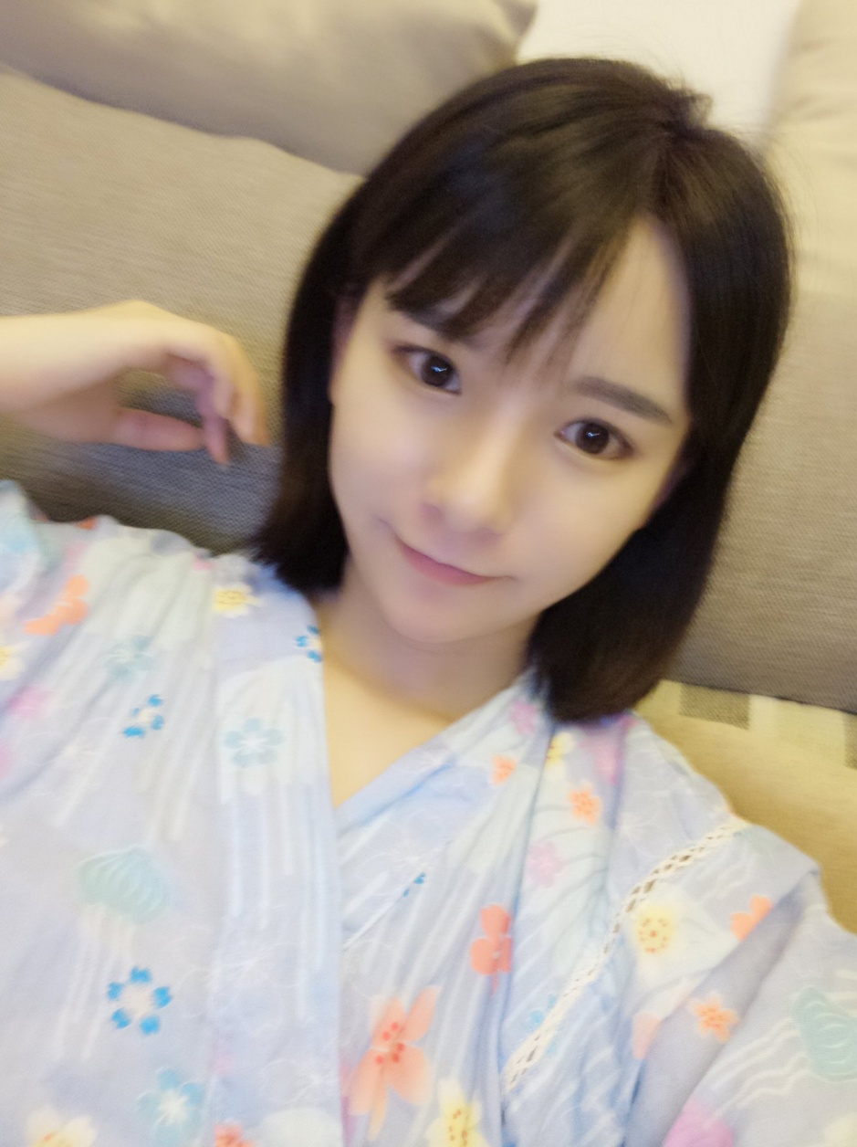 90后女主播赵小臭微博小清新美照