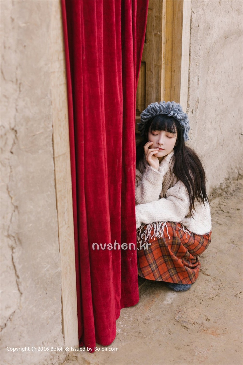 清纯美女萝莉之应沙漠旅拍写真