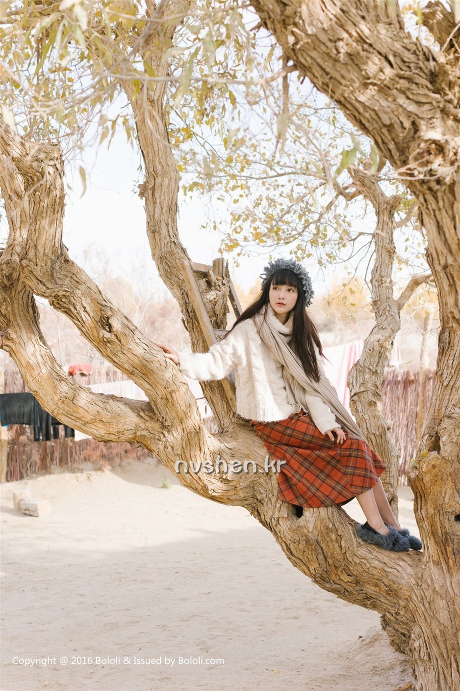 清纯美女萝莉之应沙漠旅拍写真