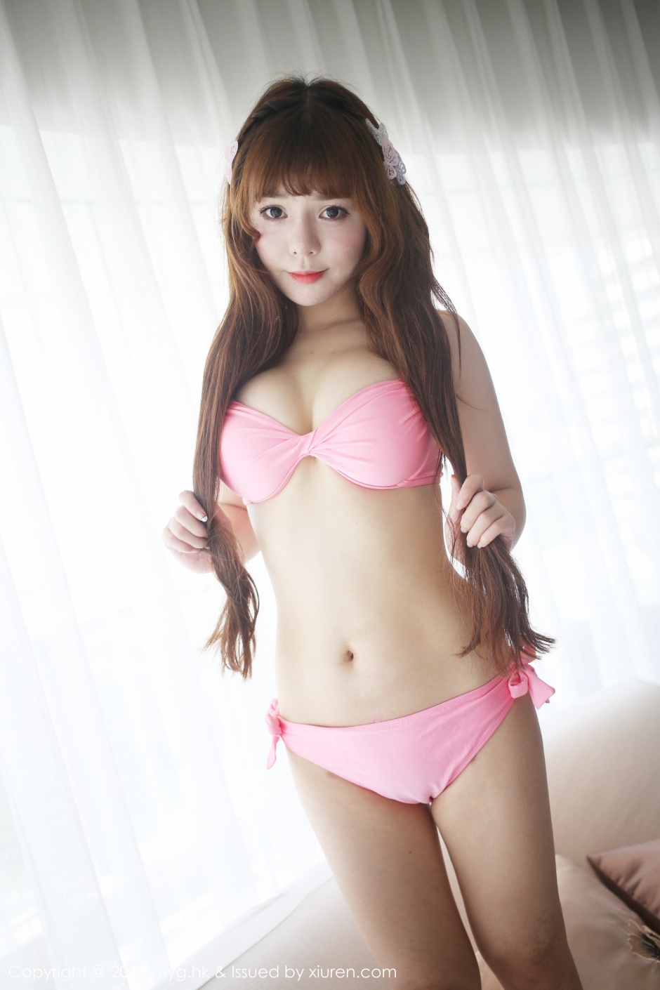 90后性感美眉粉芭比VV比基尼私房照