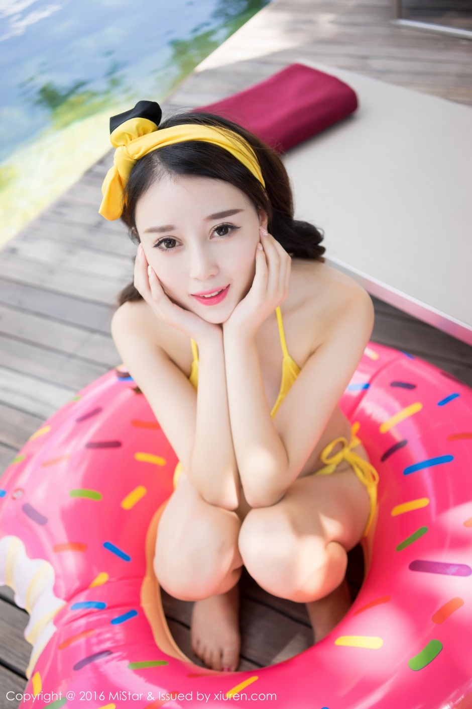 90后小美女赵小米Kitty性感美胸诱惑图集