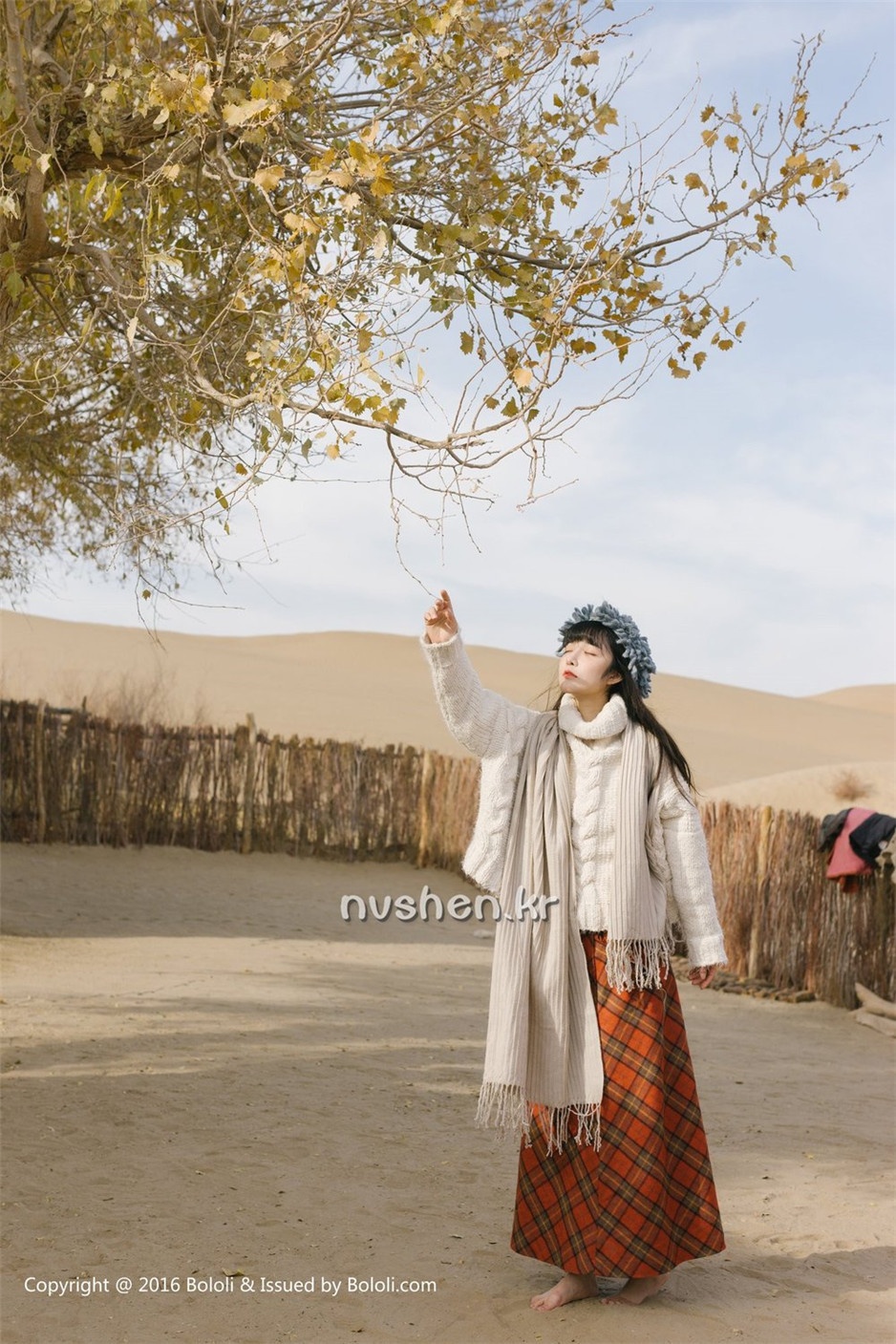 清纯美女萝莉之应沙漠旅拍写真