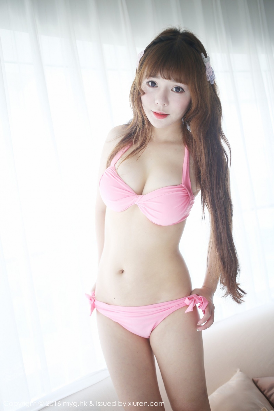 90后性感美眉粉芭比VV比基尼私房照