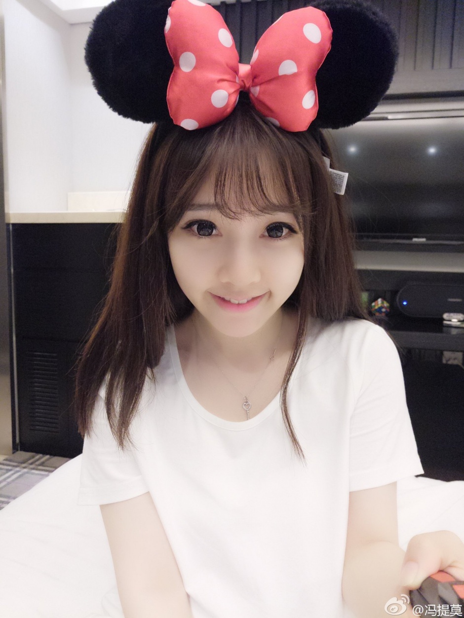 美女女主播冯提莫微博超萌私房照合辑