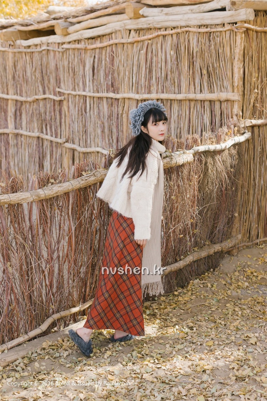 清纯美女萝莉之应沙漠旅拍写真