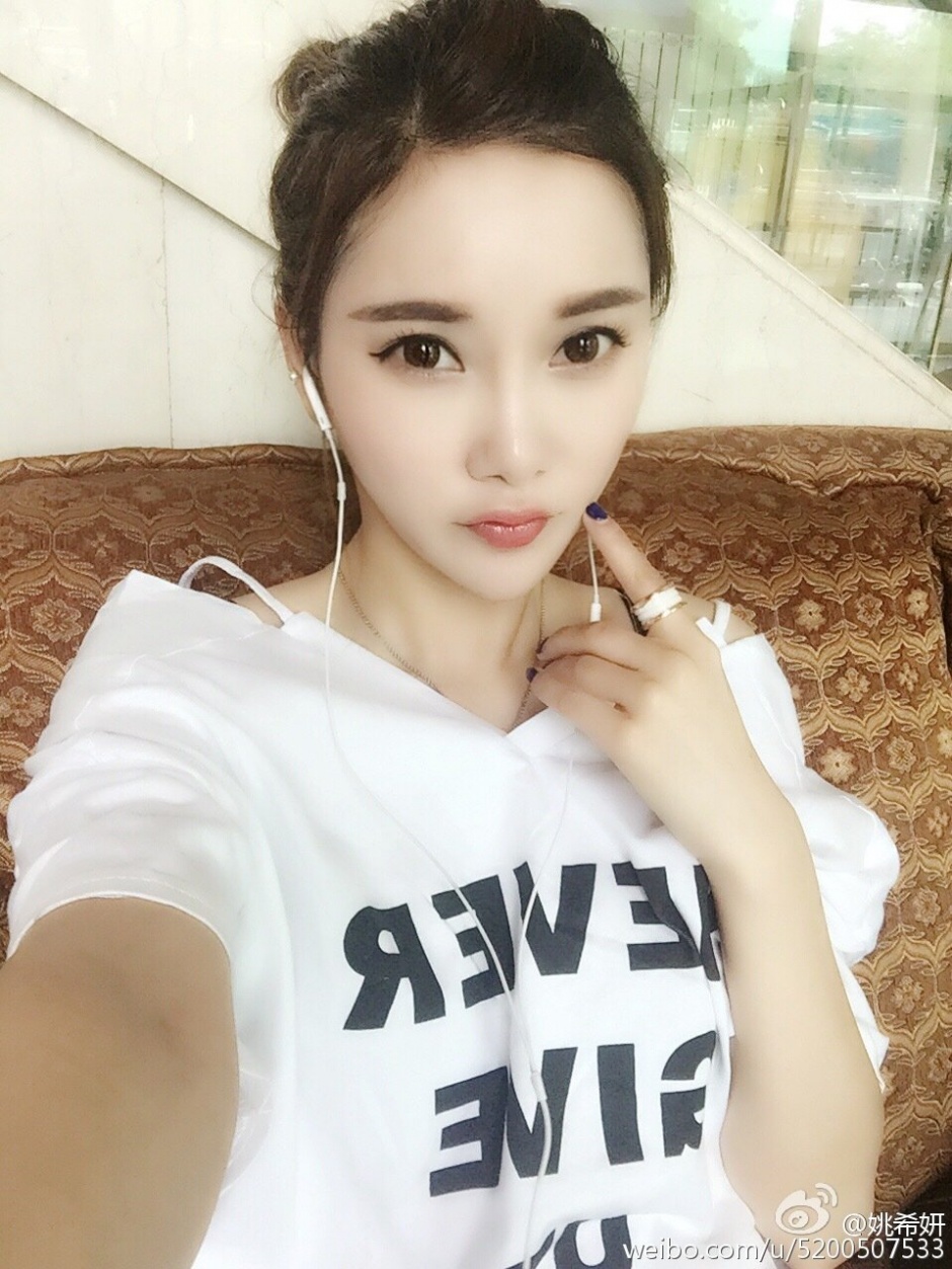 网络美眉姚希妍微博私房性感美图