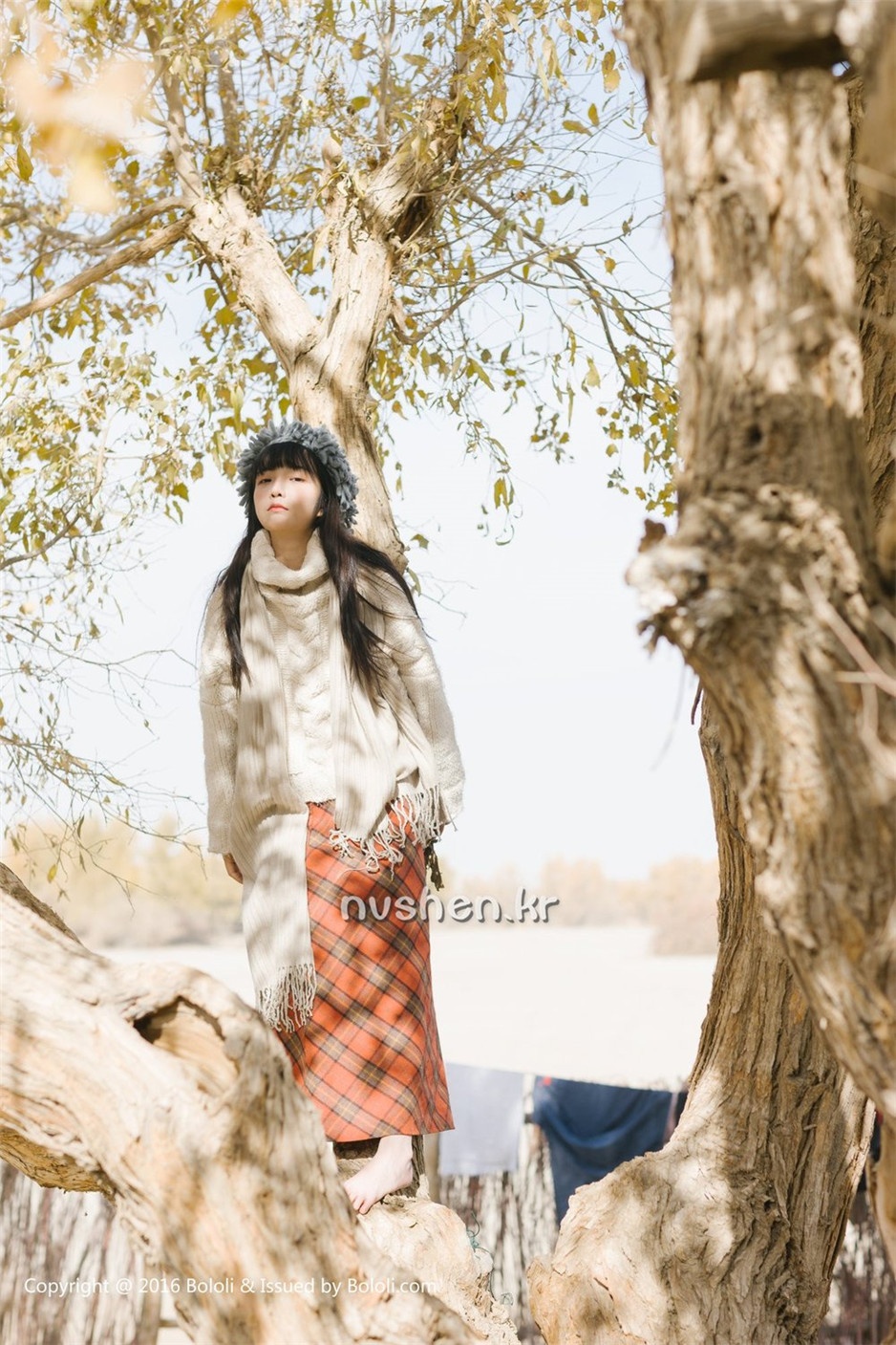 清纯美女萝莉之应沙漠旅拍写真