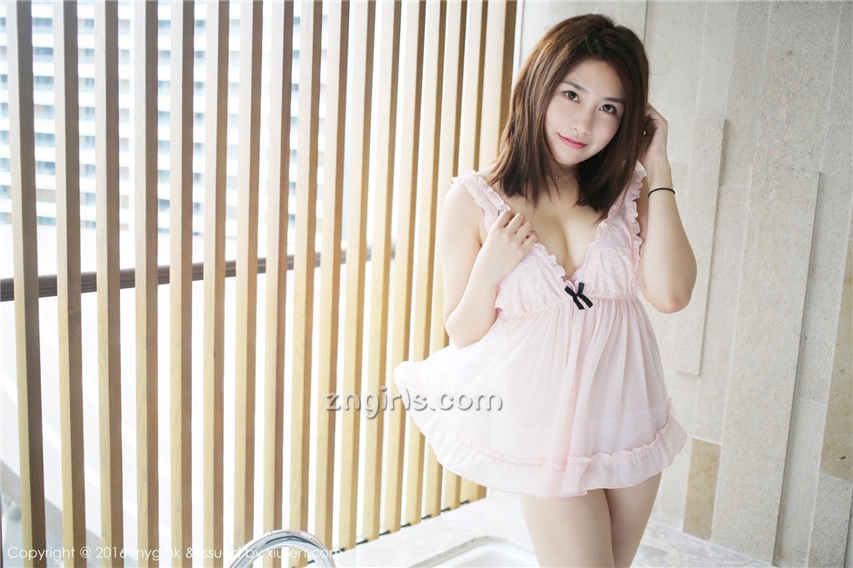 裹浴巾美女许诺Sabrina性感写真