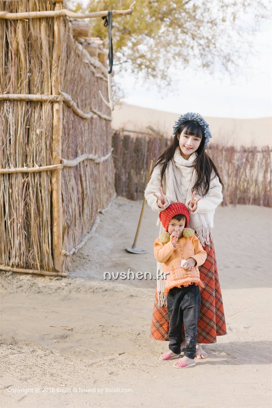 清纯美女萝莉之应沙漠旅拍写真