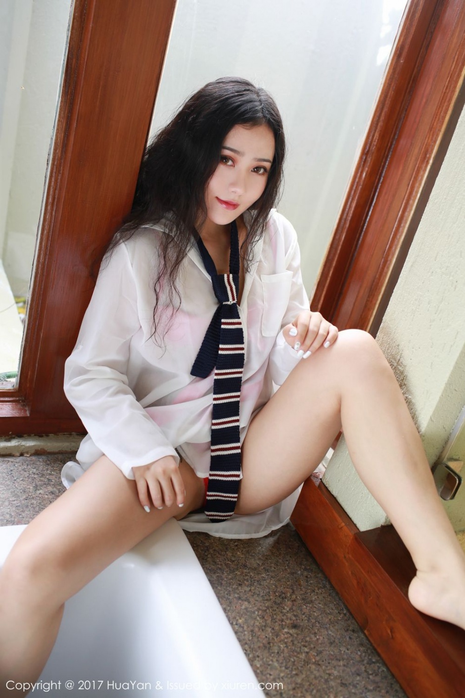 丰满肉感美女玛鲁娜Manuela性感写真图片