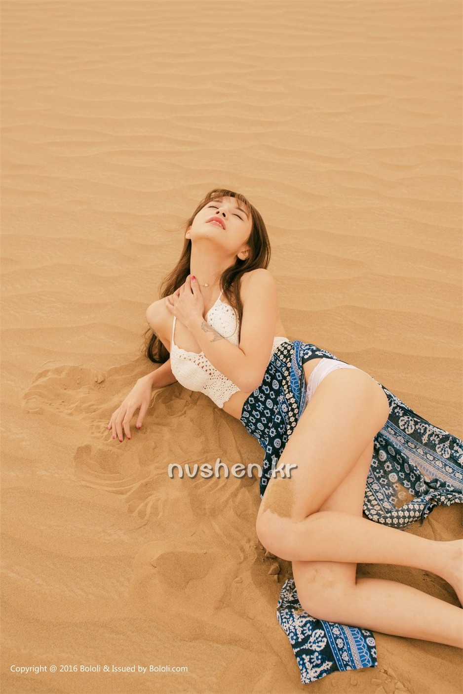 波萝社嫩模夏美酱沙漠性感写真