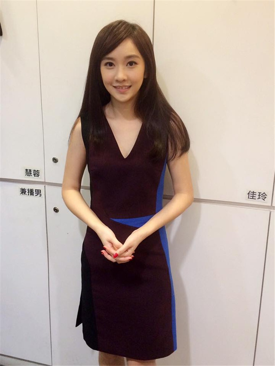 台湾美女李佳玲自拍美照笑容迷人