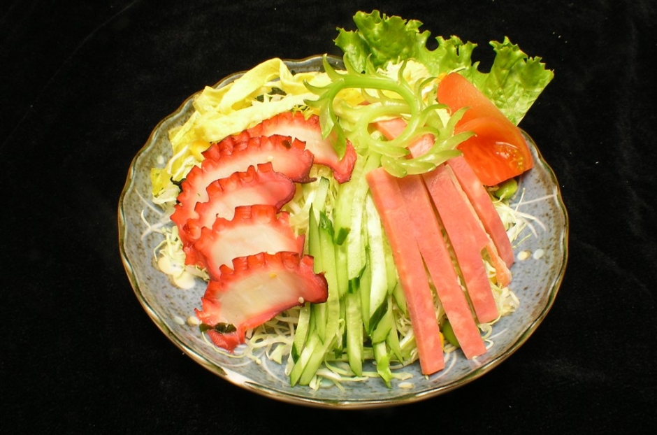 日式海藻沙拉图片 西红柿和金枪鱼沙拉日式韩式美食素材图片