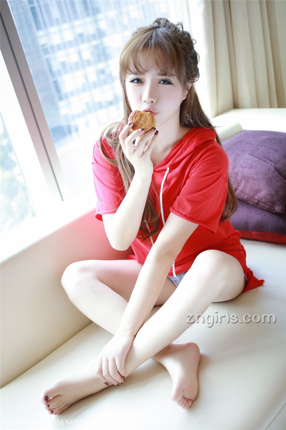 模范学院徐cake圣诞制服写真巨乳诱人