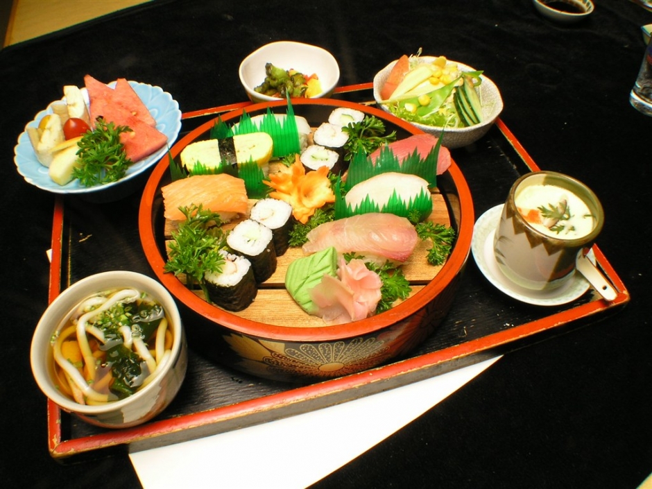 青瓜寿司图片 日式韩式甜虾寿司美食图片