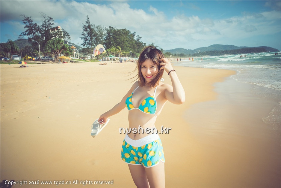 推女神美女傲娇萌萌沙滩比基尼写真