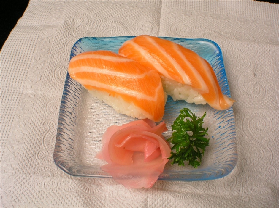 三文鱼芒果寿司图片 美味的三文鱼寿司高清素材图片
