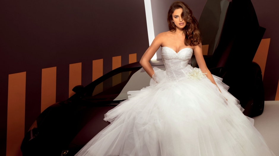 伊琳娜 Shayk 2013年婚纱宽屏桌面壁纸