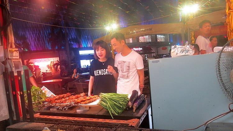 三亚大排档吃海鲜宴 馋虫大动