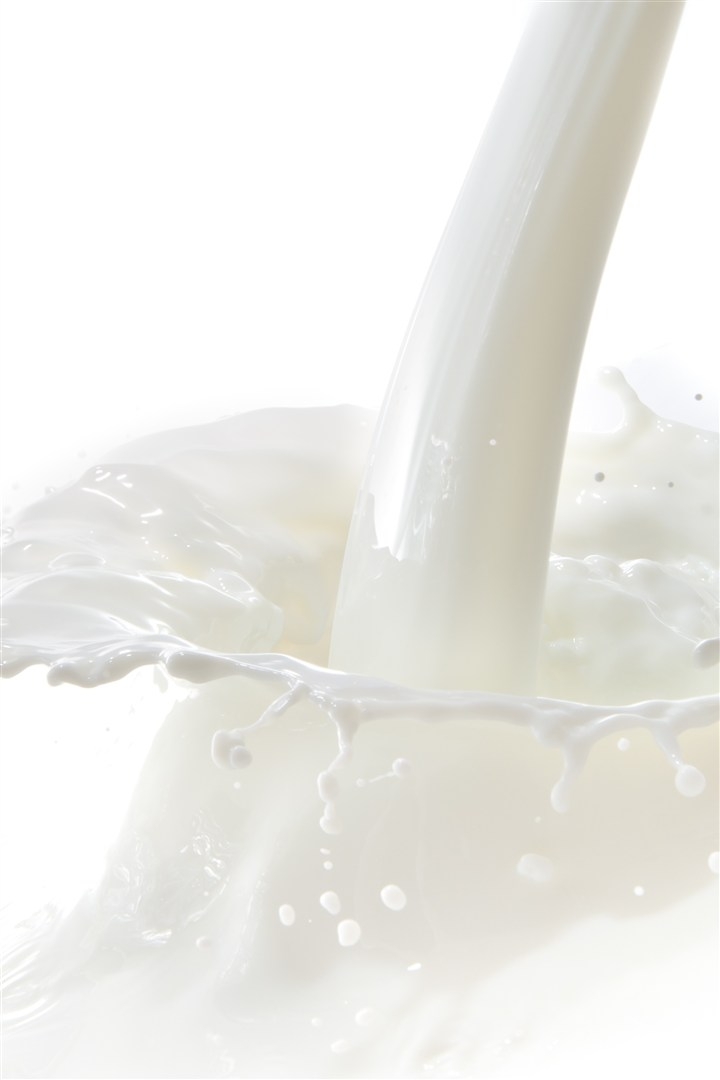 水花溅起的牛奶大图