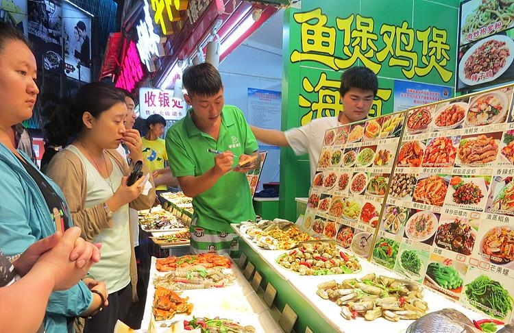 三亚大排档吃海鲜宴 馋虫大动