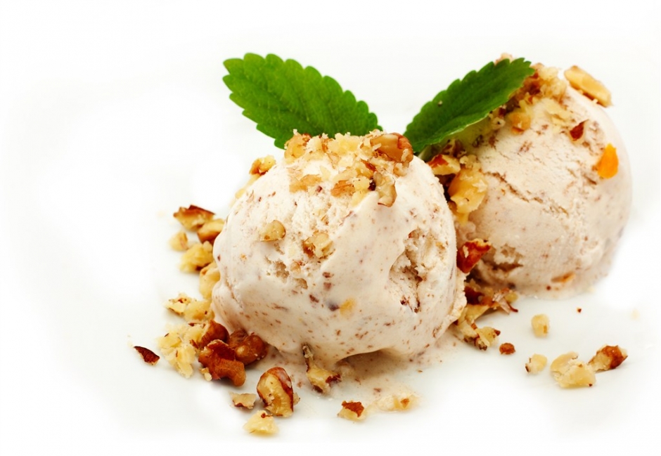山莓冰淇淋图片 彩色冰淇淋甜点菜单图片欣赏