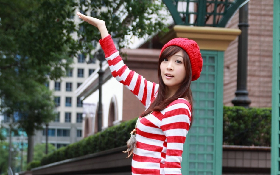 可爱魅力美女街拍清纯动人桌面壁纸