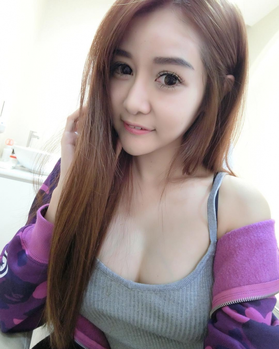 美女模特Naomi Liu性感私房照酥胸诱人