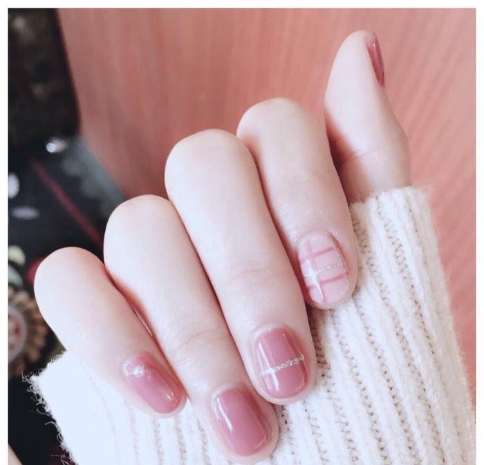 2017新款简单好看的粉色显白短指甲光疗美甲图片