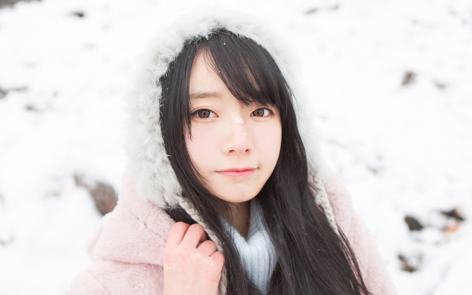 养眼日系美女雪地唯美写真电脑高清桌面壁纸下载
