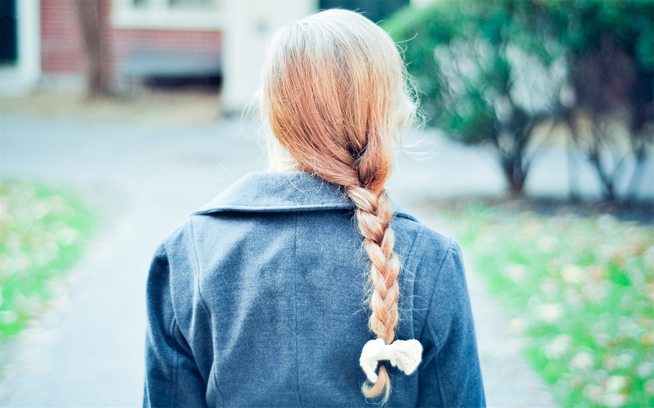 欧美美女背影黑白壁纸 非主流欧美美女伤感背影图片